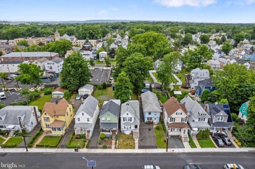 31 Williams St, Roselle Park, NJ 07204-2209