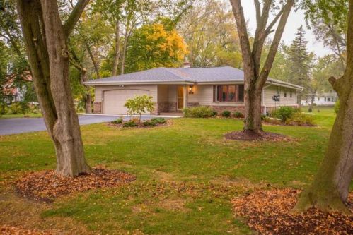 4814 Willow Rd, Thiensville, WI 53092-4552
