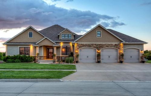 305 Ridgewood Dr, Midvale, IA 50124-4705