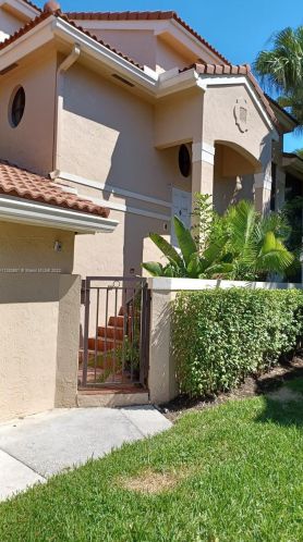 301 158th Ter, Hollywood, FL 33027-1126