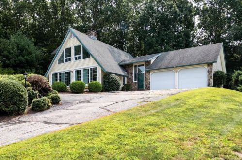 10 Baldwin Dr, Waterford, CT 06385-2708