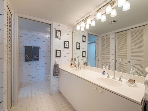 6585 Nicholas Blvd, Naples FL  34108-7207 exterior