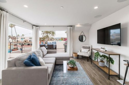 800 Ostend Ct, San Diego, CA 92109-7334