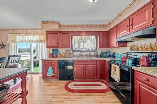 2010 Ridge Blvd, South Connellsville, PA 15425-1543