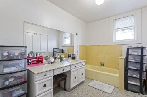 637 Cleveland Ave, Marion OH  43302-5009 exterior