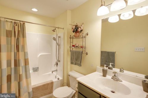 7 Osprey Ln, West Deptford NJ  08086-1809 exterior