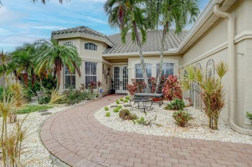 28364 Sombrero Dr, Bonita Springs, FL 34135-6817