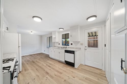 32861 Brechtel St, Lake Elsinore CA  92530-0420 exterior