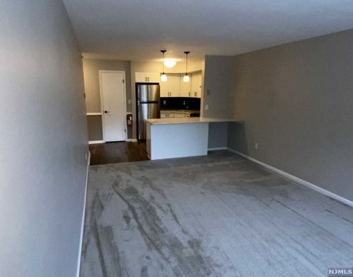 2118 Hawthorne Ln, Mahwah NJ  07430-3497 exterior