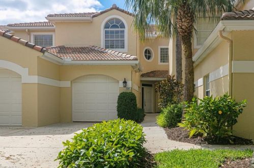 89 Silver Oaks Cir, Naples, FL 34119-4686