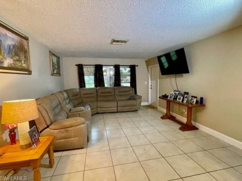 4925 Cortez Cir, Naples, FL 34112-6936