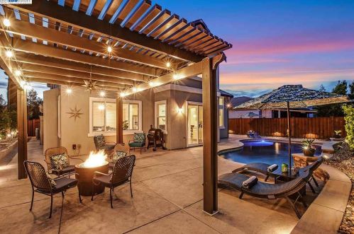 30 Matisse Ct, Oakley CA  94561-1777 exterior