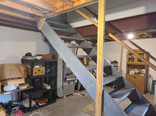 106 Falcon Dr, Connellsville PA  15425-2207 exterior