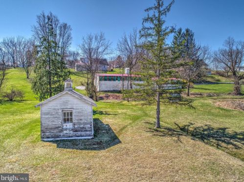 210 Hoernerstown Rd, Hummelstown PA  17036-9503 exterior