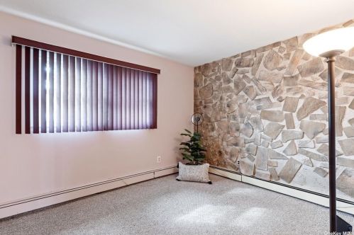 223 Essex St, Babylon NY  11704-2025 exterior