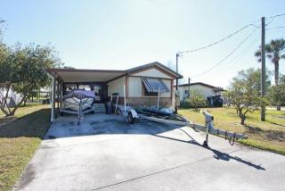 155 Moonlite Dr, Welaka, FL 32193-3405
