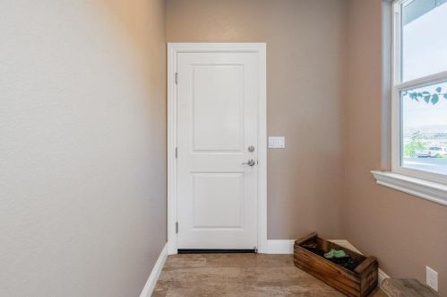 4025 Ashford Cir, Hollister CA  95023-8966 exterior