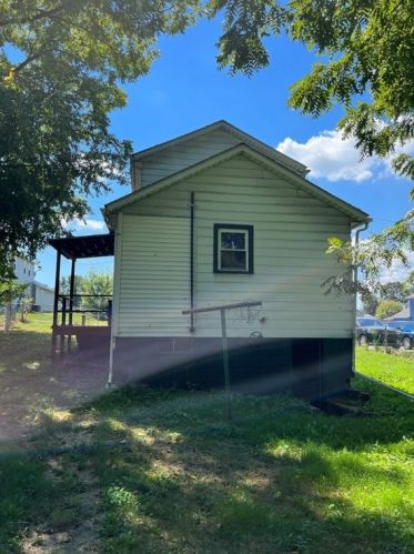 233 3rd Ave, Crucible, PA 15325