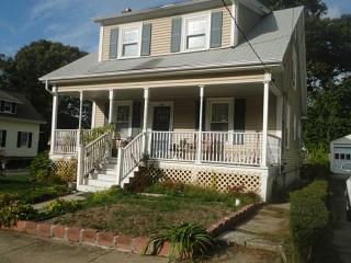 105 Myrtle Ave, Cranston, RI 02910-5728