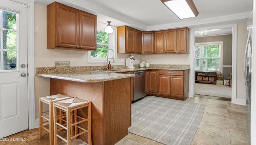 989 Dowlingwood Dr, Beaufort SC  29902-6323 exterior