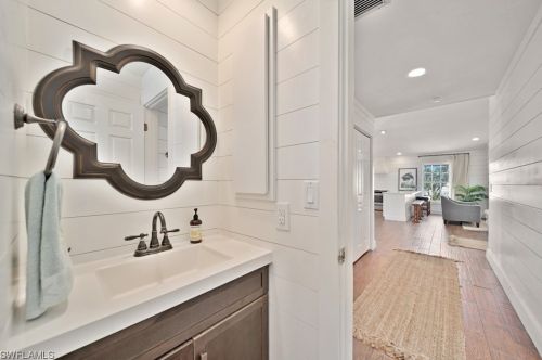 220 Palm Lk Dr, Sanibel FL 33957-5601 exterior