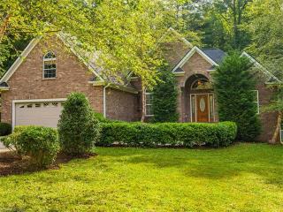 103 Woodhaven Dr, Hendersonville, NC 28739-9344