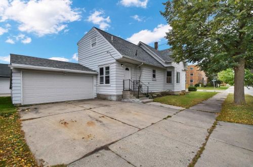 1403 Harvey St, Green Bay, WI 54302-1917