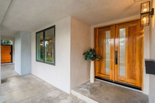 3811 Karen Lynn Dr, Glendale CA  91206-1219 exterior