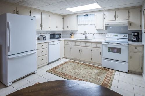 17 Barden Ln, Warren RI  02885-3607 exterior