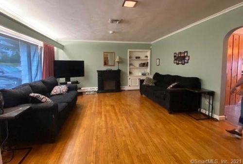 207 Oakland St, Bristol, CT 06010-4307