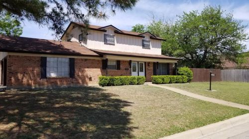 7001 Gary Ln, Fort Worth, TX 76112-4219