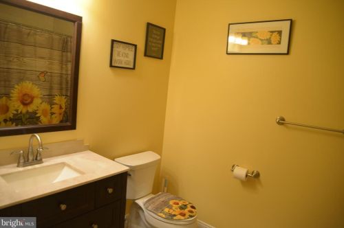 156 Boxwood Ct, Pottstown PA  19464-1500 exterior