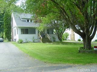 41 Crestfield Dr, Rochester, NY 14617-1903