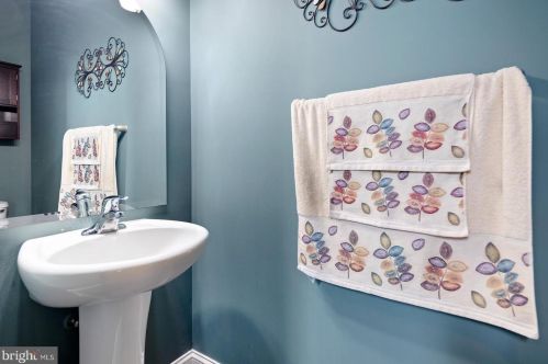 108 Chestnut St, Swedesboro NJ  08085-1201 exterior