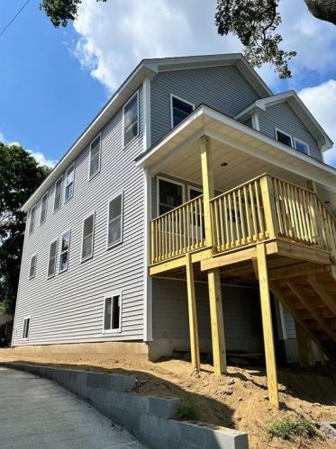 184 Rounds Ave, Providence, RI 02907-3558