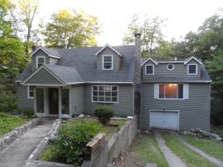 23 Candlewood Lake Dr, Sherman, CT 06784-2122
