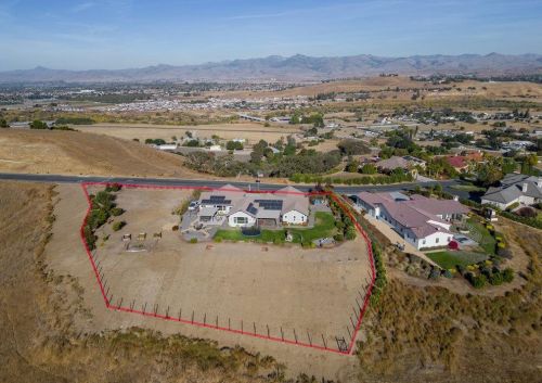 4025 Ashford Cir, Hollister CA  95023-8966 exterior