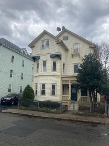 166 Alverson Ave, Providence, RI 02909-5204