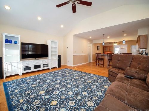 40 Sugar Hill Rd, North Haven CT  06473-4013 exterior
