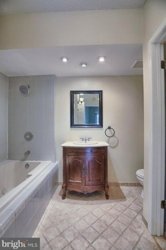 204 Cherrington Dr, Harrisburg PA  17110-9486 exterior