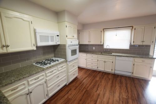 1519 Country Club Dr, Bakersfield CA  93306-4206 exterior