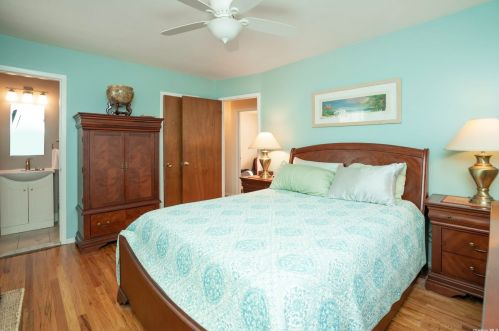 87 Central Ave, New Hyde Park NY  11040-4134 exterior