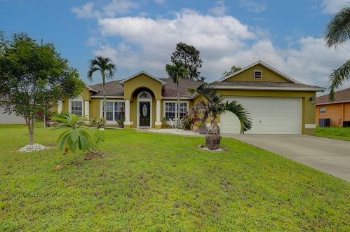 451 Kabot Ave, Fort Pierce, FL 34953-3052