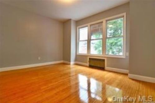 4526 Hill Ave, Bronx, NY 10466-1026