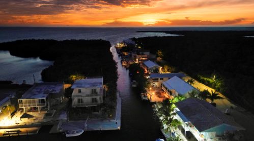 187 Grassy Rd, Key Largo, FL 33037-3004