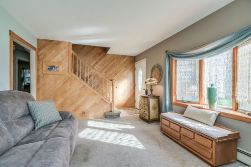 2299 Lafayette St, North Bellmore, NY 11710-2136