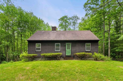 33 Cemetery St, Concord, NH 03301-8622