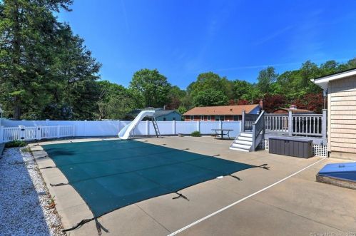 51 Westwood Rd, Milford CT  06461-2752 exterior