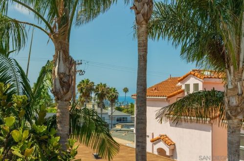 955 Agate St, San Diego CA  92109-1175 exterior