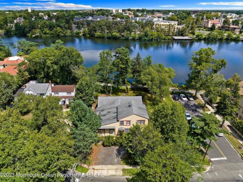 107 Lake Dr, Lakewood NJ  08701-3162 exterior